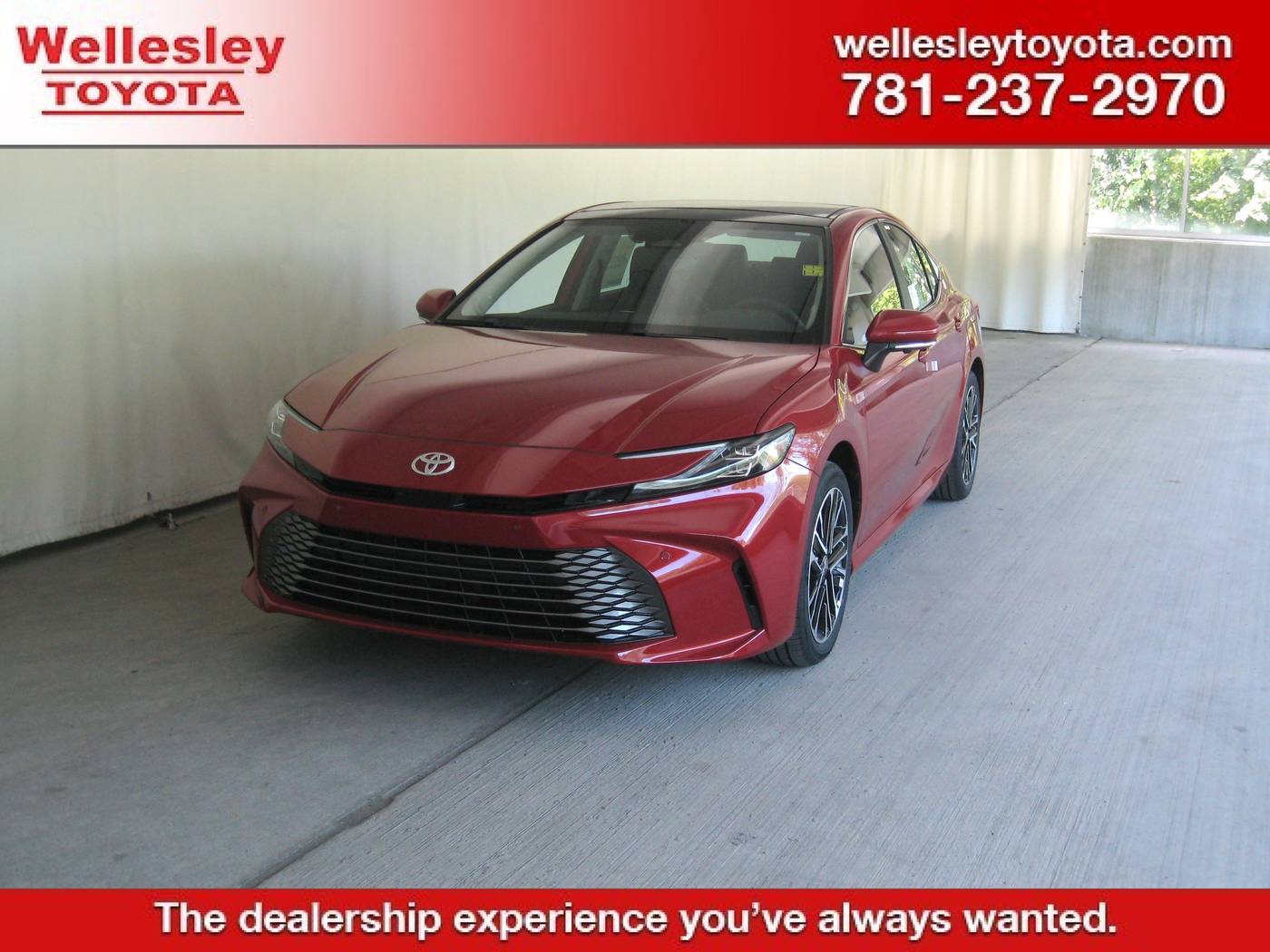 2025 Toyota Camry Hybrid XLE — Sedan — 5 mi — Wellesley, MA