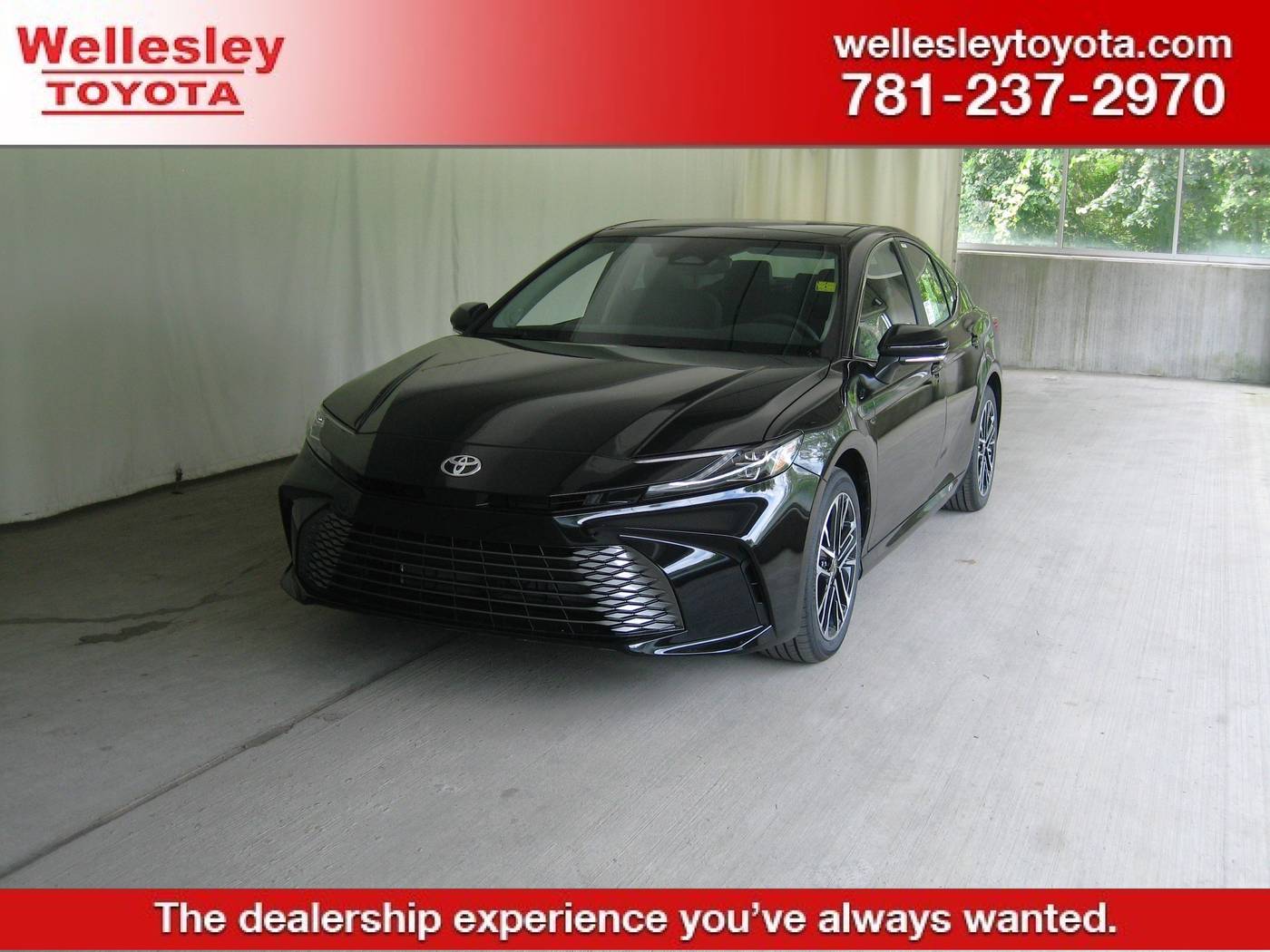 2025 Toyota Camry Hybrid XLE — Sedan — 5 mi — Wellesley, MA