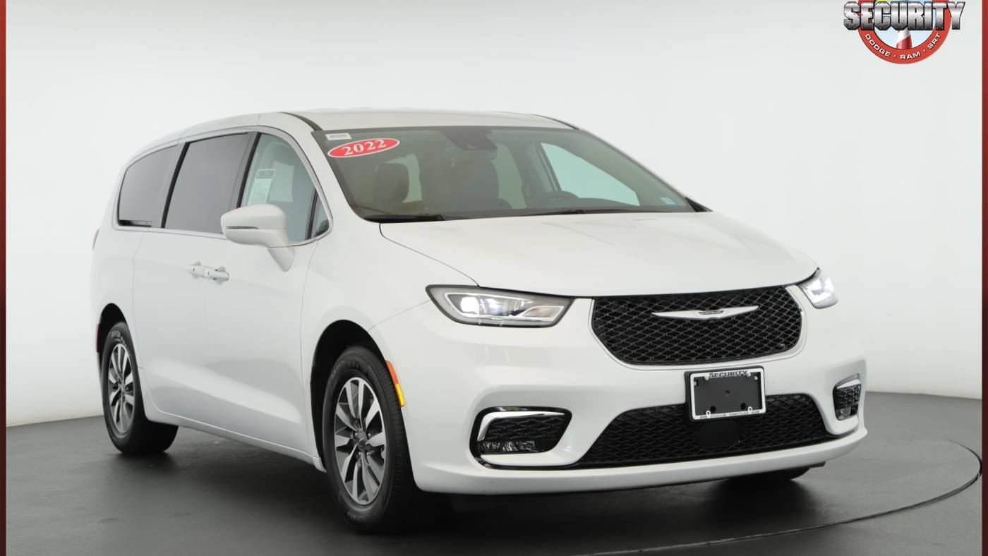 2022 Chrysler Pacifica Hybrid Touring L — Minivan — 6,703 mi — Amityville, NY