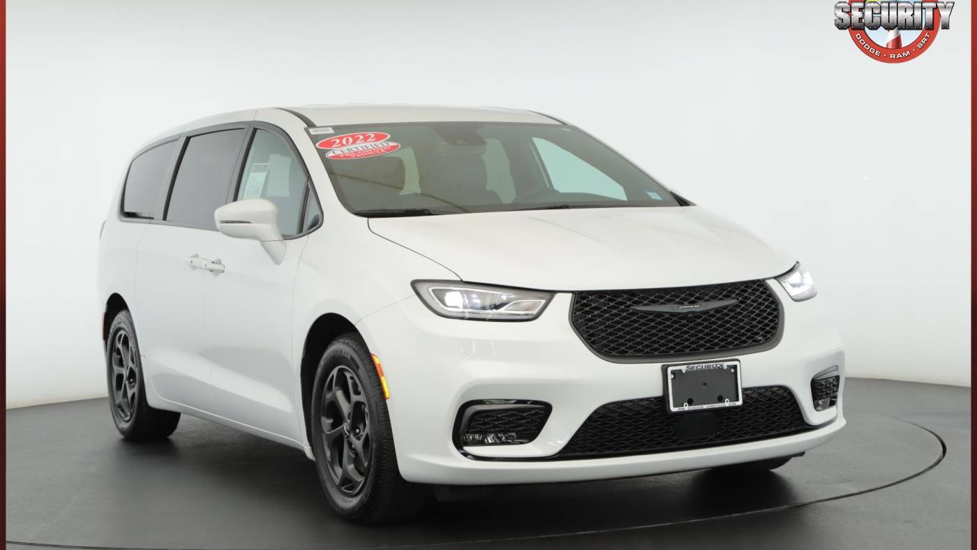 2022 Chrysler Pacifica Hybrid Touring L — Minivan — 8,481 mi — Amityville, NY