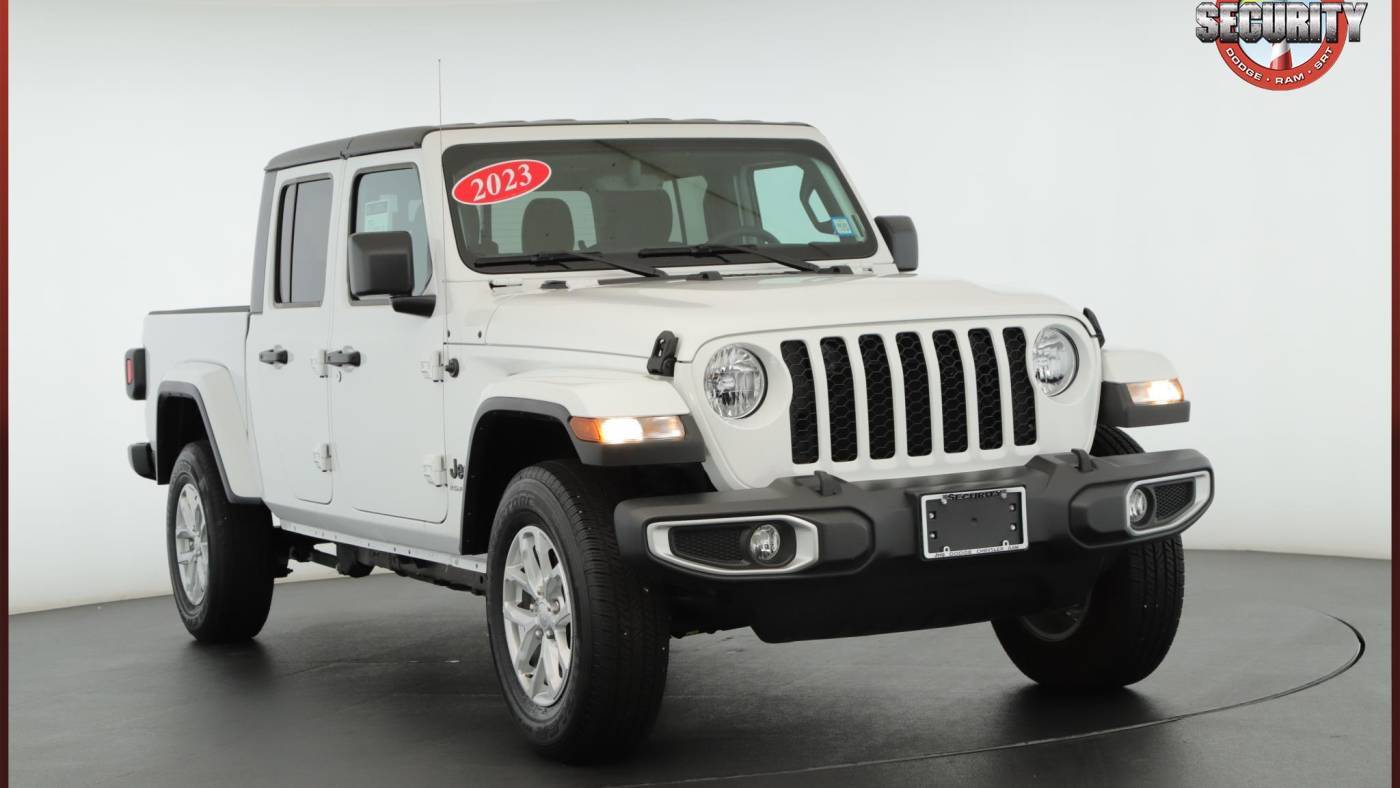 2023 Jeep Gladiator Sport S — Pickup Truck — 8,716 mi — Amityville, NY