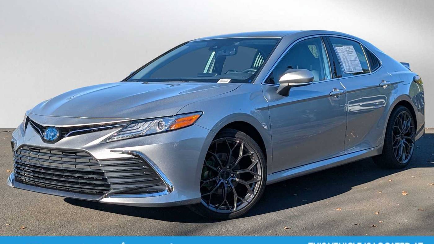 2023 Toyota Camry Hybrid XLE — Sedan — 16,334 mi — Gladstone, OR