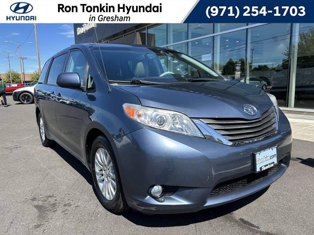 2014 Toyota Sienna L — Minivan — 106,121 mi — Gresham, OR