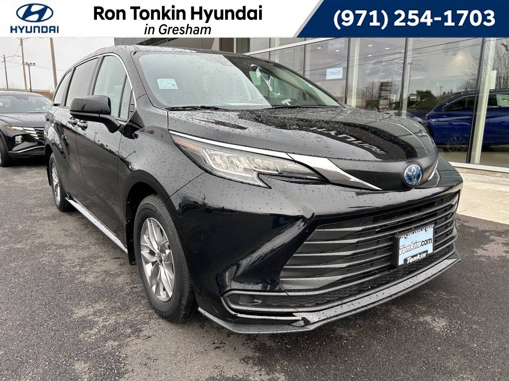 2022 Toyota Sienna LE — Minivan — 39,554 mi — Gresham, OR