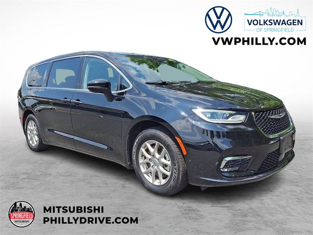 2024 Chrysler Pacifica Touring L — Minivan — 61,692 mi — Springfield, PA