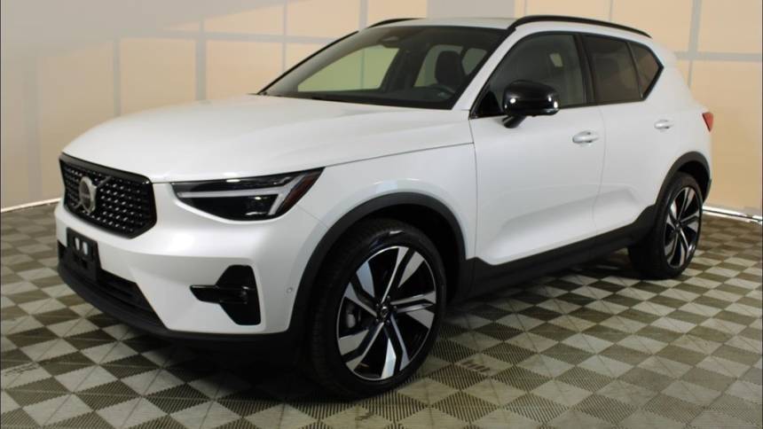 2024 Volvo XC40 Ultimate — SUV — 14,295 mi — West Park, FL