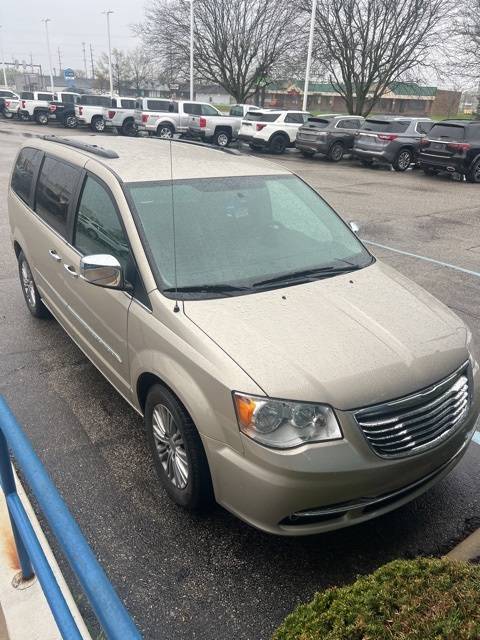 2016 Chrysler Town & Country Touring-L — Minivan — 137,894 mi — Lafayette, IN