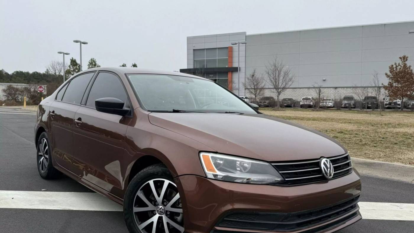 2016 Volkswagen Jetta 1.4T SE — Sedan — 120,422 mi — Chantilly, VA