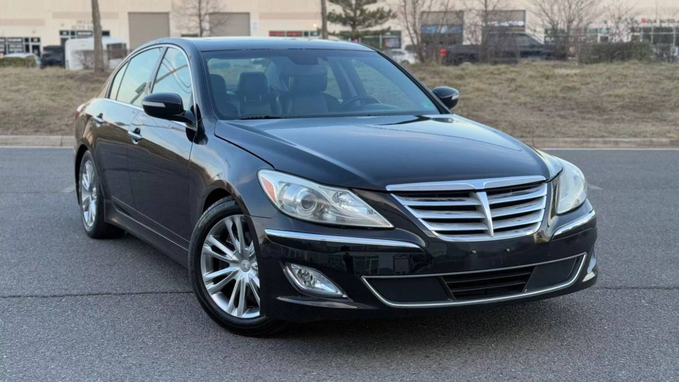 2013 Hyundai Genesis 3.8 — Sedan — 61,657 mi — Chantilly, VA