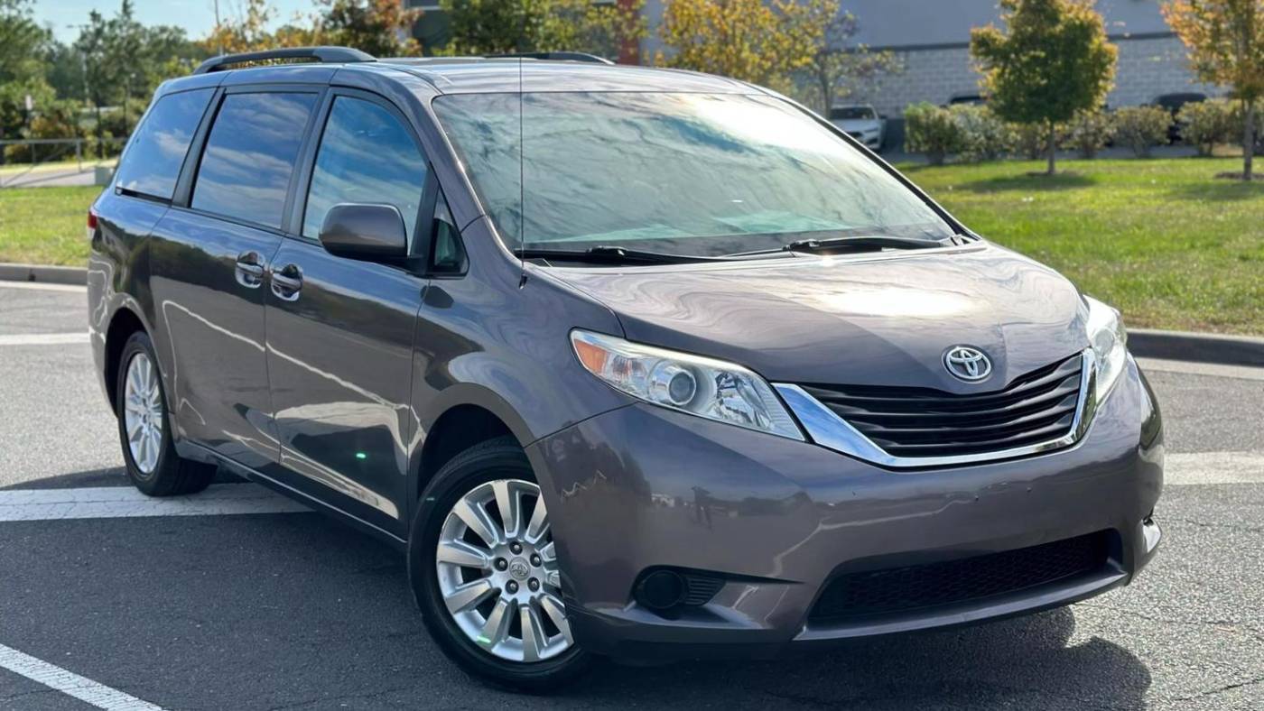 2011 Toyota Sienna LE — Minivan — 169,778 mi — Chantilly, VA