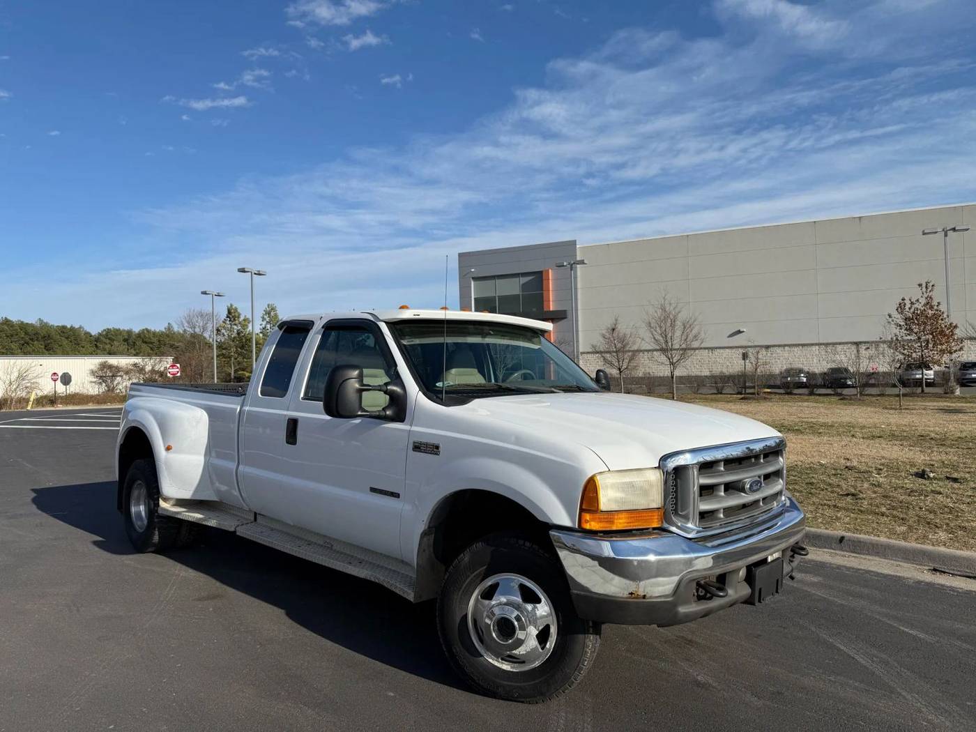 2001 Ford Super Duty F-350 XL — Pickup Truck — 76,922 mi — Chantilly, VA