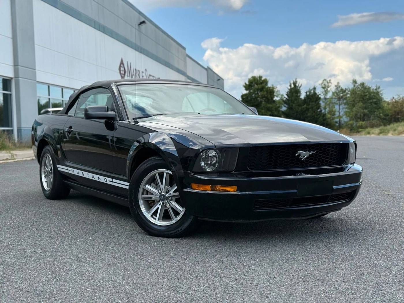 2005 Ford Mustang Deluxe — Convertible — 58,432 mi — Chantilly, VA