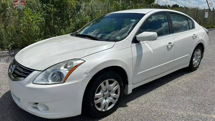 white altima 2019