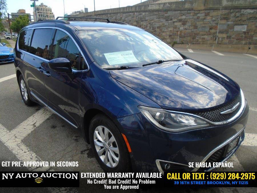 2017 Chrysler Pacifica Touring L — Minivan — 106,173 mi — Brooklyn, NY