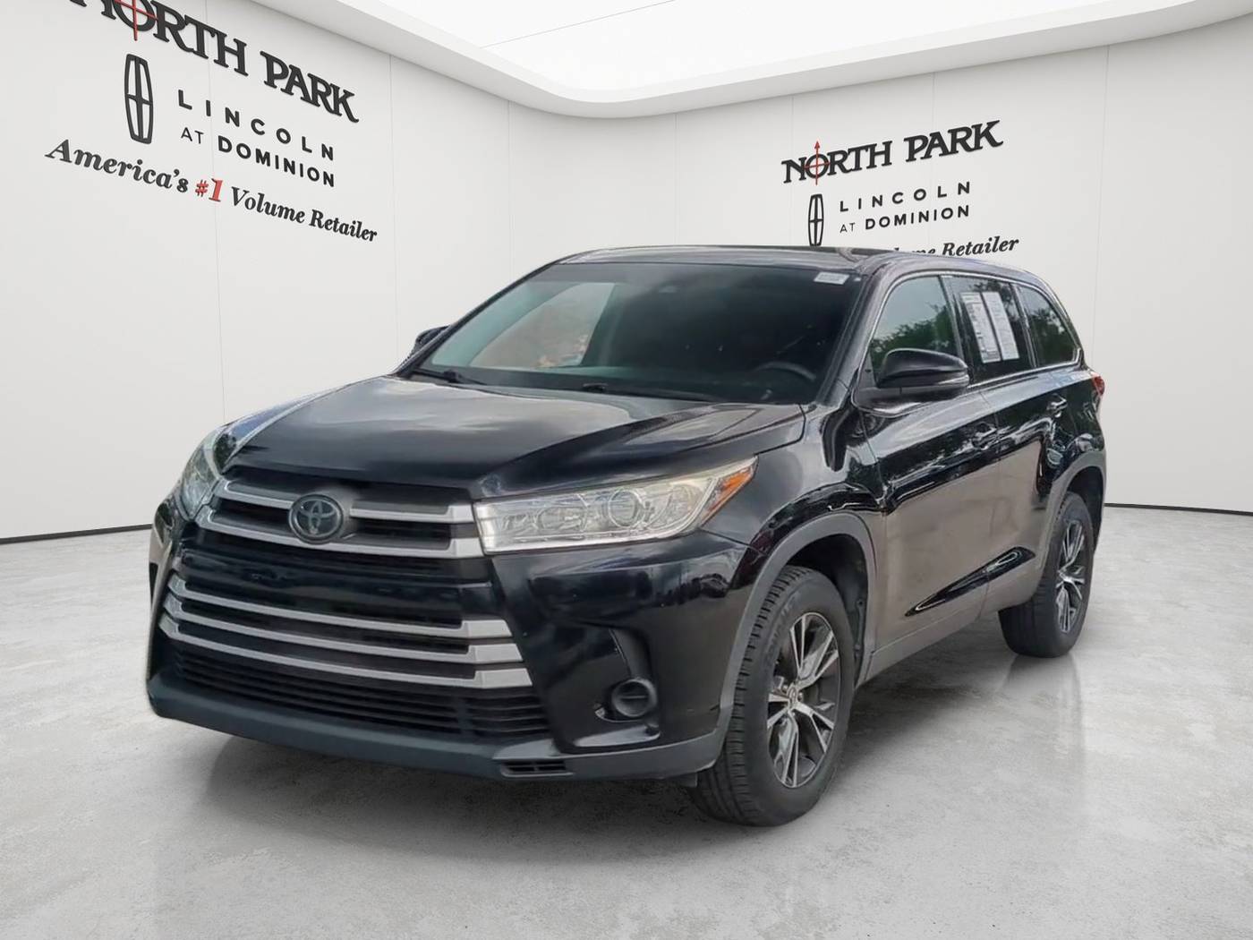 2019 Toyota Highlander LE V6