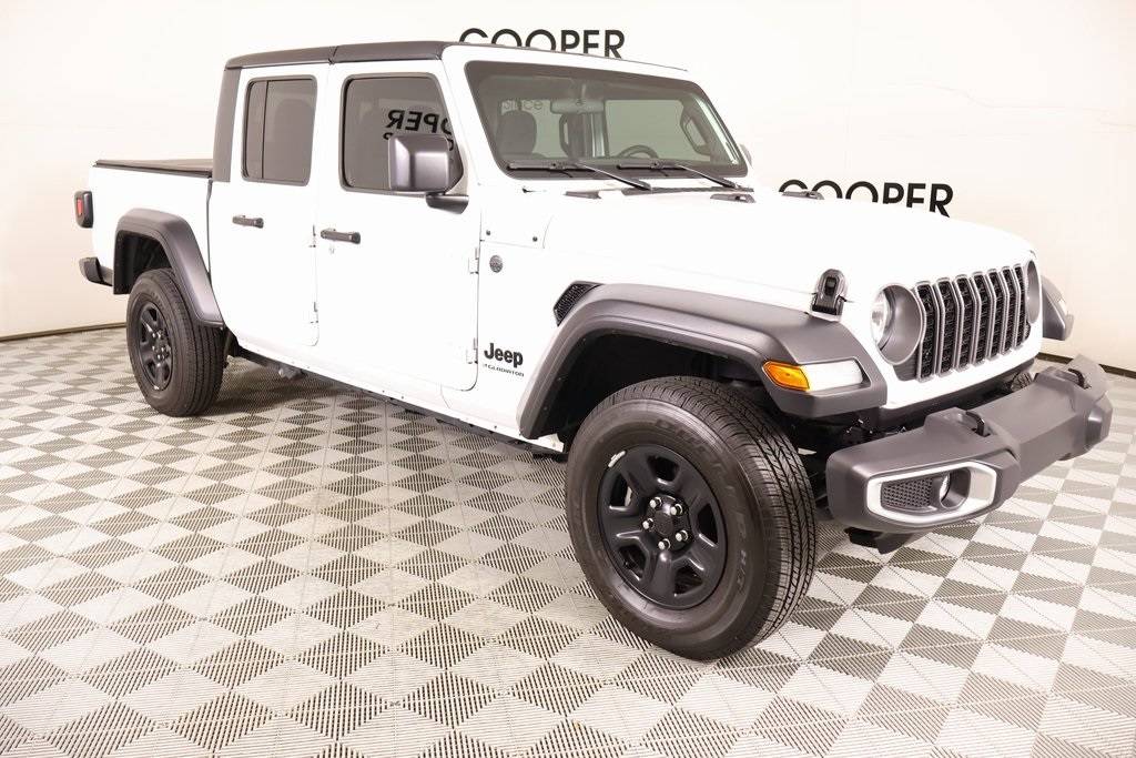 2024 Jeep Gladiator Sport — Pickup Truck — 5,140 mi — Yukon, OK