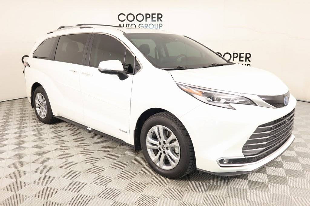 2021 Toyota Sienna Platinum — Minivan — 61,095 mi — Yukon, OK