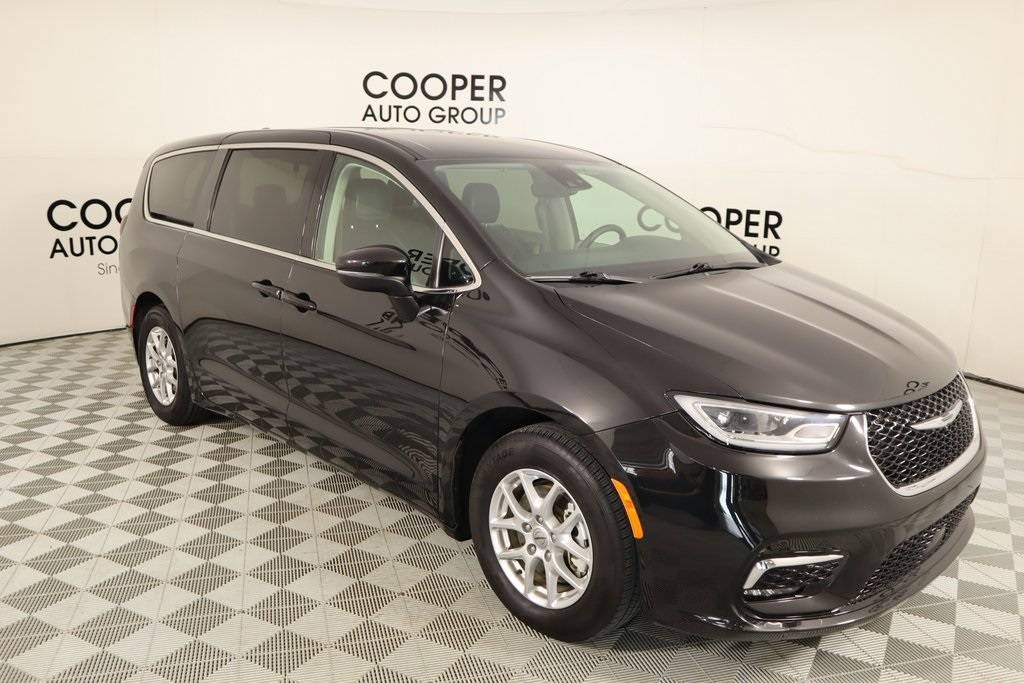 2023 Chrysler Pacifica Touring L — Minivan — 71,428 mi — Yukon, OK