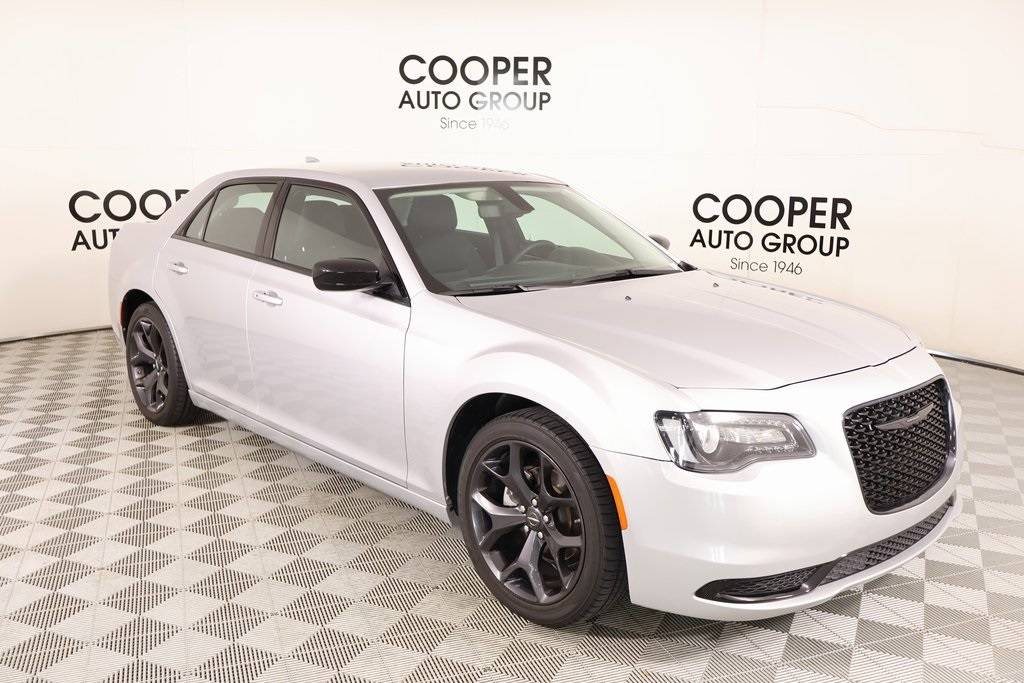 2023 Chrysler 300 Touring — Sedan — 18,500 mi — Yukon, OK