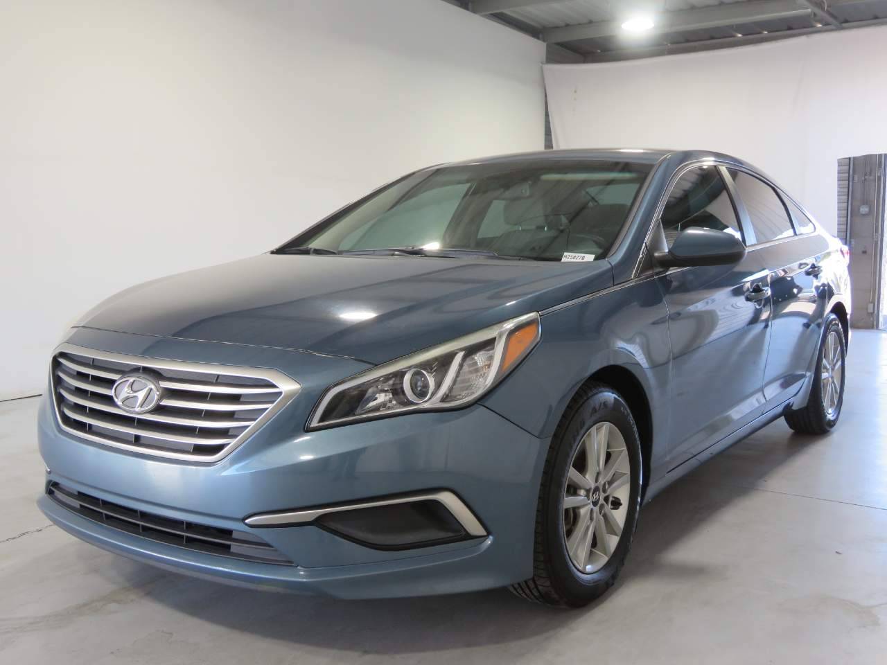 2017 Hyundai Sonata SE — Sedan — 102,123 mi — Phoenix, AZ