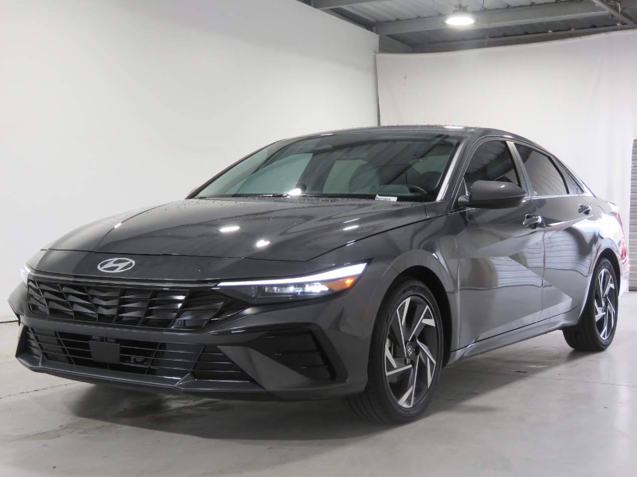 2025 Hyundai Elantra Hybrid Limited — Sedan — 5,245 mi — Phoenix, AZ