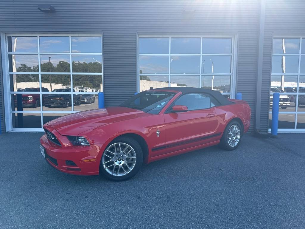 2014 Ford Mustang V6 Premium — Convertible — 27,851 mi — Kingsland, GA