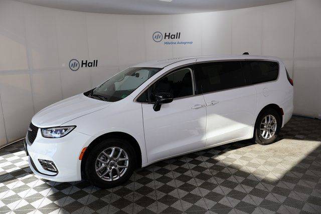 2024 Chrysler Pacifica Touring L — Minivan — 61,297 mi — Virginia Beach, VA