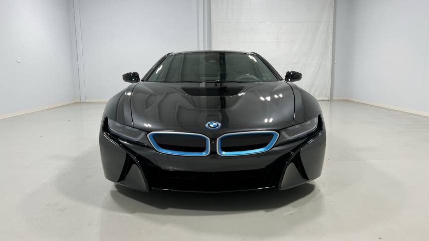 2015 BMW i8 Coupe - Front
