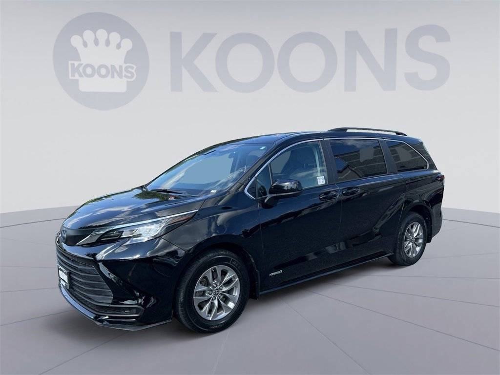 2021 Toyota Sienna LE — Minivan — 43,095 mi — Westminster, MD
