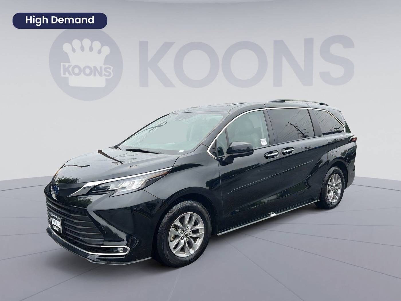 2022 Toyota Sienna XLE — Minivan — 27,767 mi — Westminster, MD