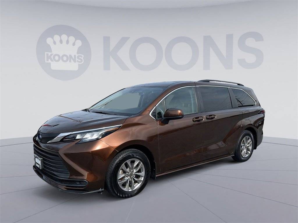 2021 Toyota Sienna LE — Minivan — 14,296 mi — Westminster, MD