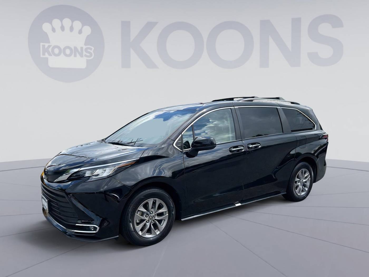 2022 Toyota Sienna XLE — Minivan — 21,323 mi — Westminster, MD
