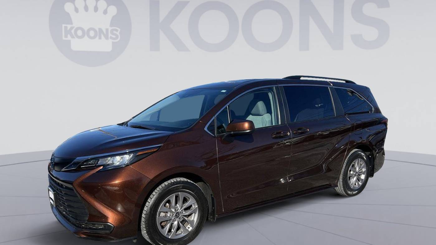 2022 Toyota Sienna LE — Minivan — 35,781 mi — Westminster, MD