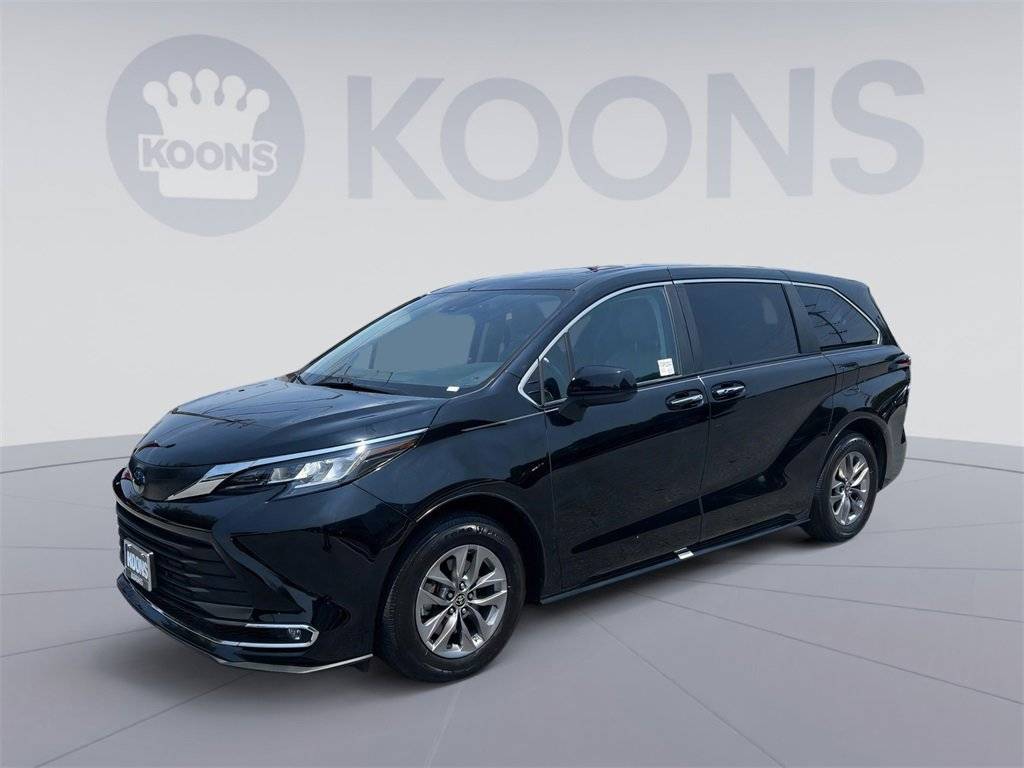 2022 Toyota Sienna XLE — Minivan — 33,431 mi — Westminster, MD