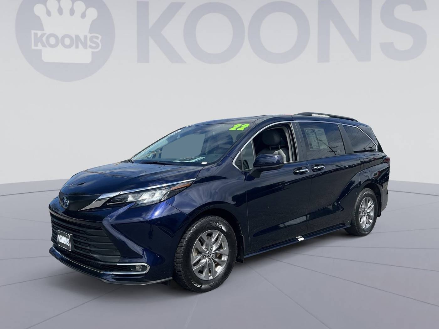 2022 Toyota Sienna XLE — Minivan — 15,825 mi — Westminster, MD