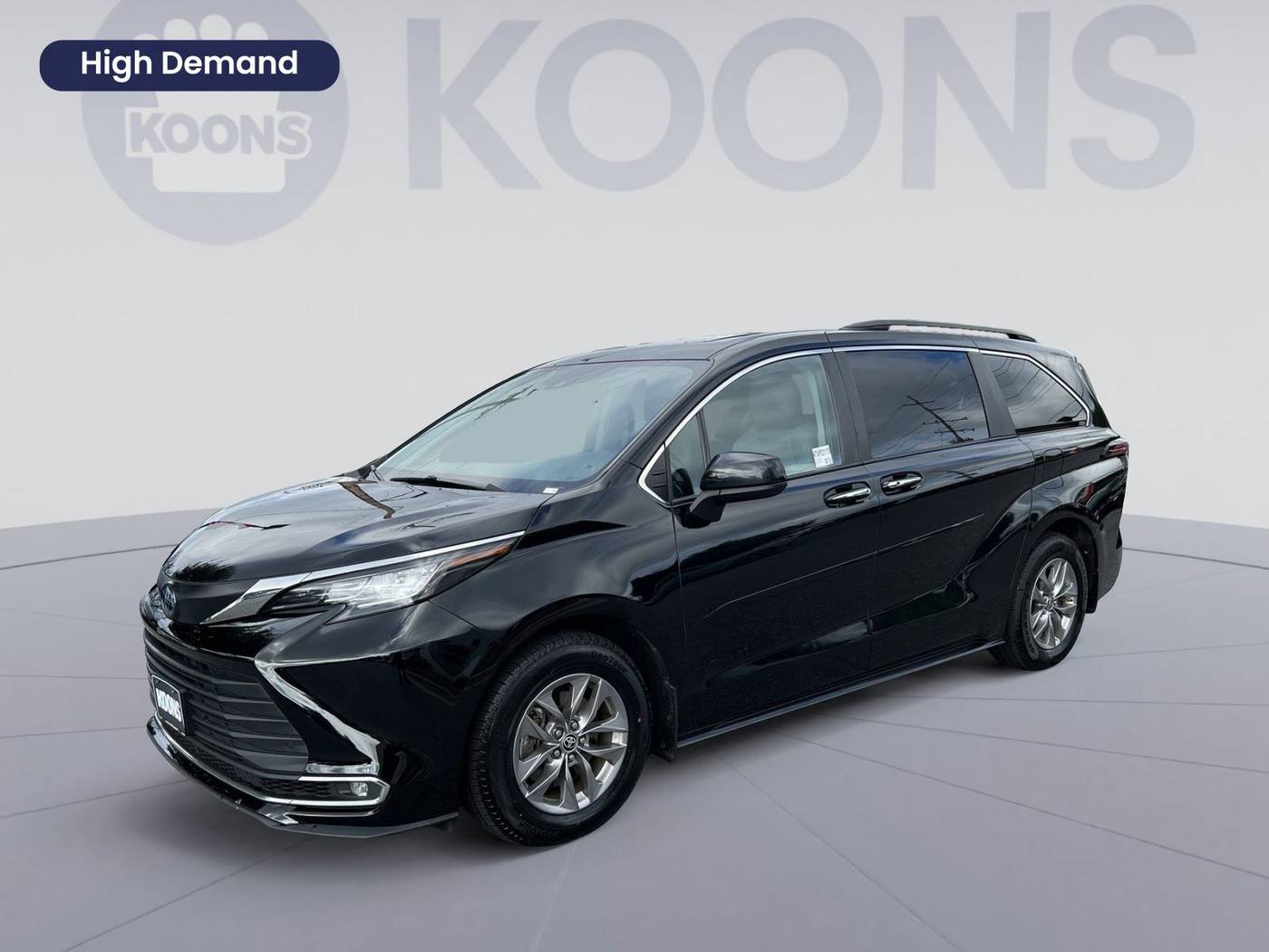 2022 Toyota Sienna XLE — Minivan — 22,276 mi — Westminster, MD