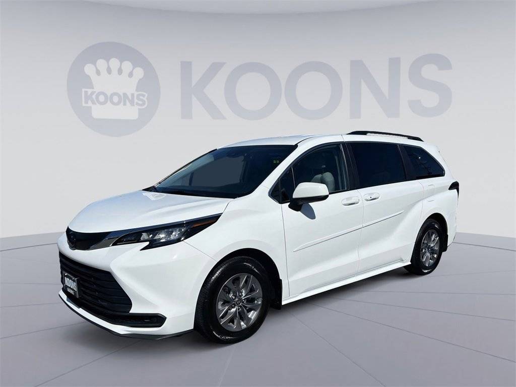2022 Toyota Sienna LE — Minivan — 31,707 mi — Westminster, MD
