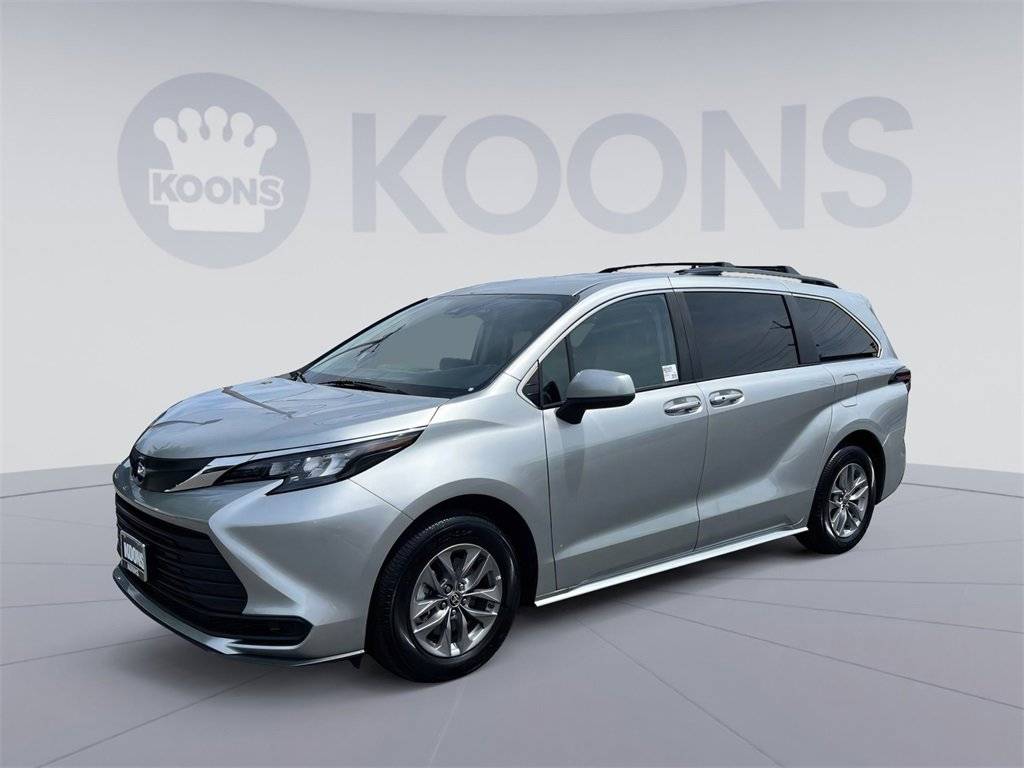 2024 Toyota Sienna LE — Minivan — 8,112 mi — Westminster, MD