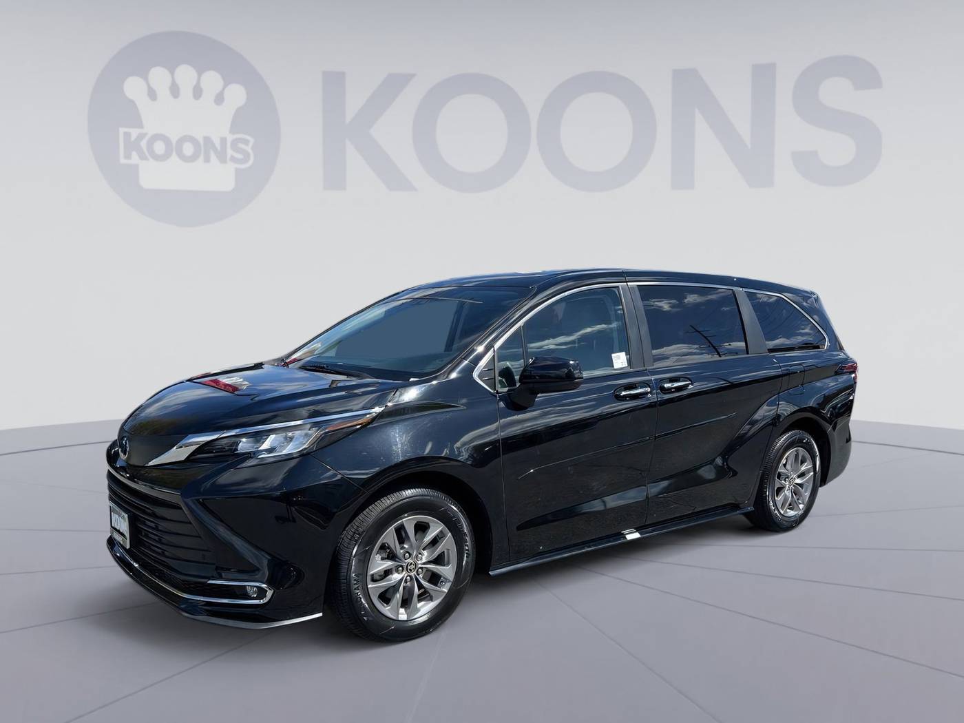 2021 Toyota Sienna XLE — Minivan — 19,966 mi — Westminster, MD