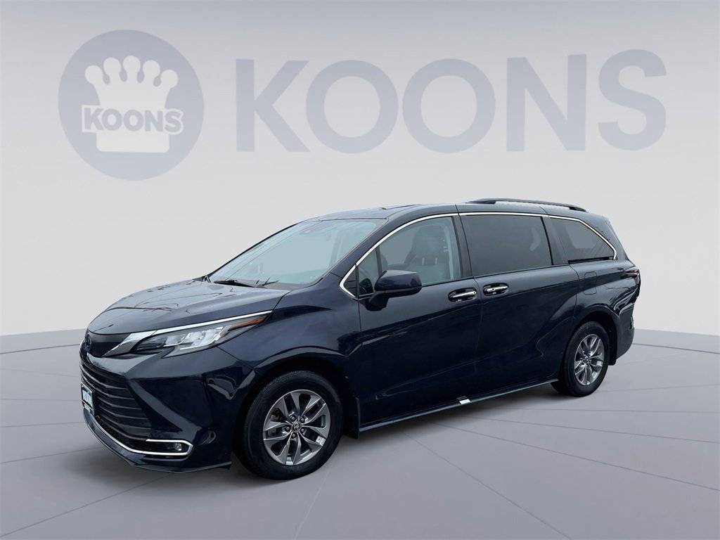 2023 Toyota Sienna XLE — Minivan — 47,120 mi — Westminster, MD