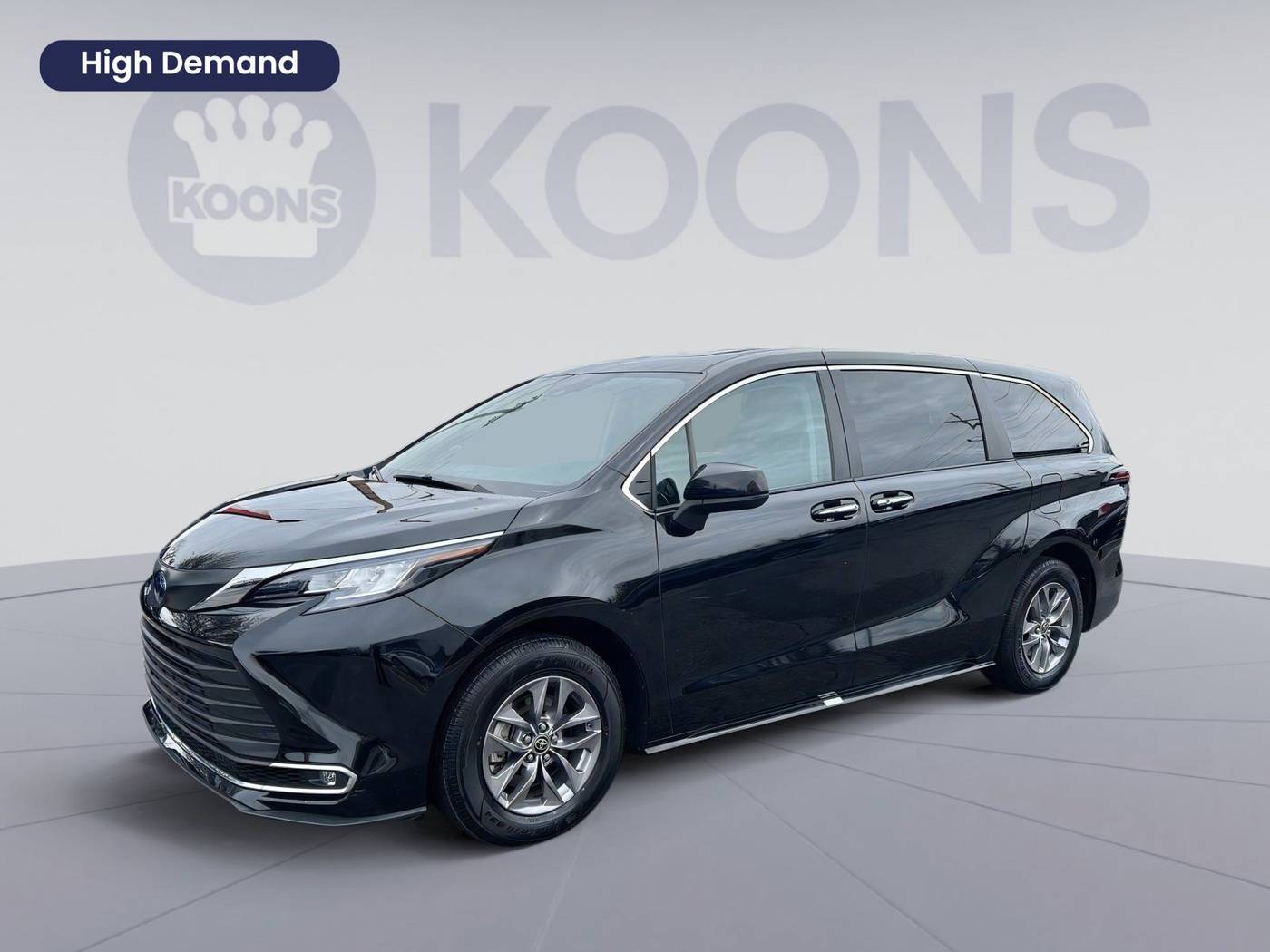 2023 Toyota Sienna XLE — Minivan — 19,454 mi — Westminster, MD