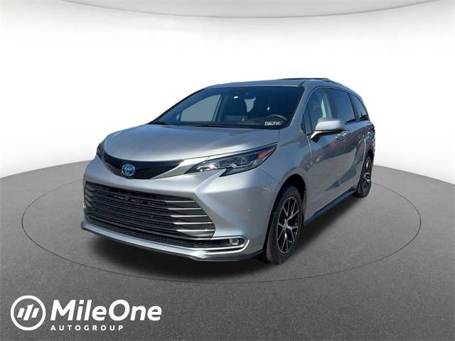 2024 Toyota Sienna Platinum — Minivan — 5,817 mi — Harrisburg, PA
