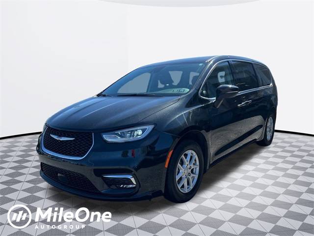 2023 Chrysler Pacifica Touring L — Minivan — 60,187 mi — Harrisburg, PA