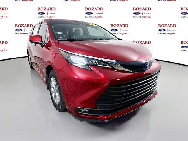 2025 Toyota Sienna XLE — Minivan — 9,091 mi — Saint Augustine, FL