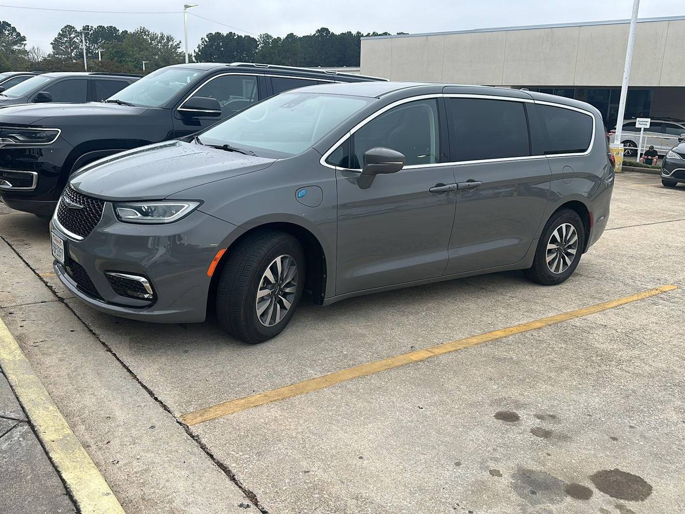 2022 Chrysler Pacifica Hybrid Touring L — Minivan — 111,509 mi — La Grange, GA