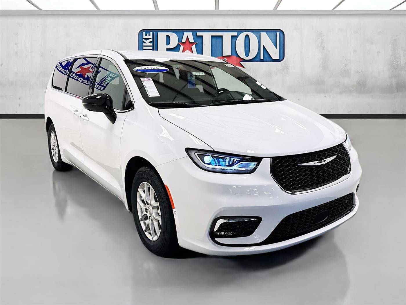 2026 Chrysler Pacifica Select