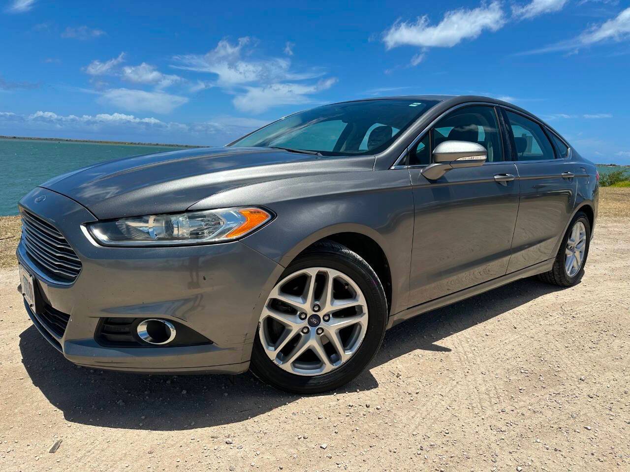 2013 Ford Fusion SE — Sedan — 87,317 mi — Honolulu, HI