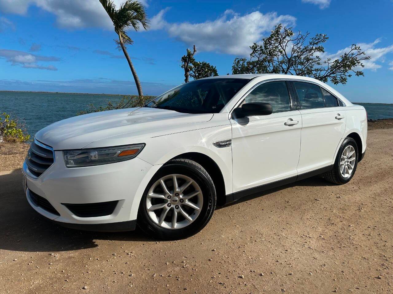 2014 Ford Taurus SE — Sedan — 90,654 mi — Honolulu, HI
