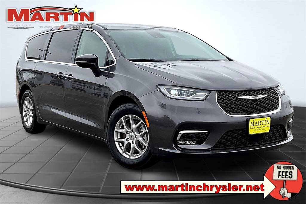 2023 Chrysler Pacifica Touring L — Minivan — 68,268 mi — Cleveland, TX