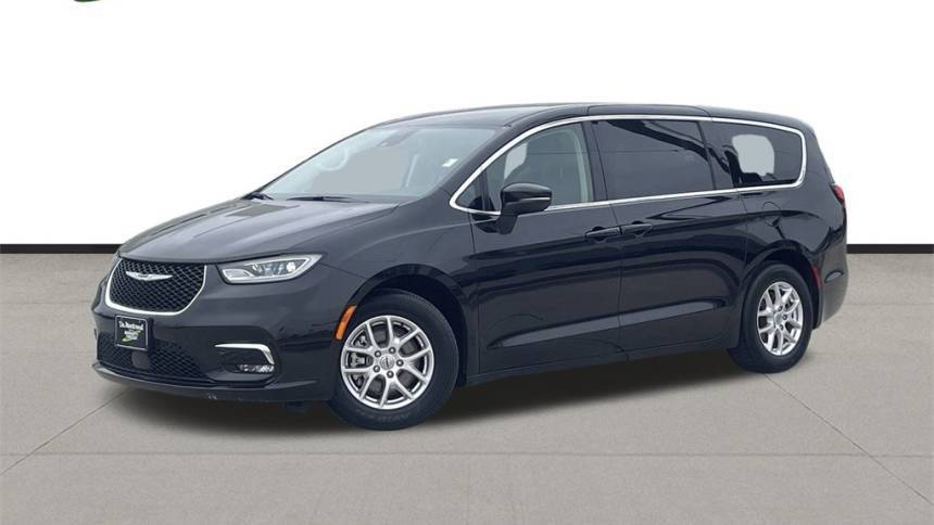 2023 Chrysler Pacifica Touring L — Minivan — 68,979 mi — Conroe, TX